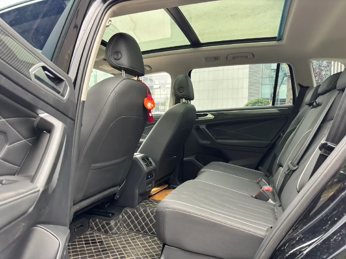 2023 Volkswagen Tiguan L 2.0T 186HP L4 7DCT,autocango,china used car exporter,china ev exporter,chinese used car exporter,chinese used ev exporter