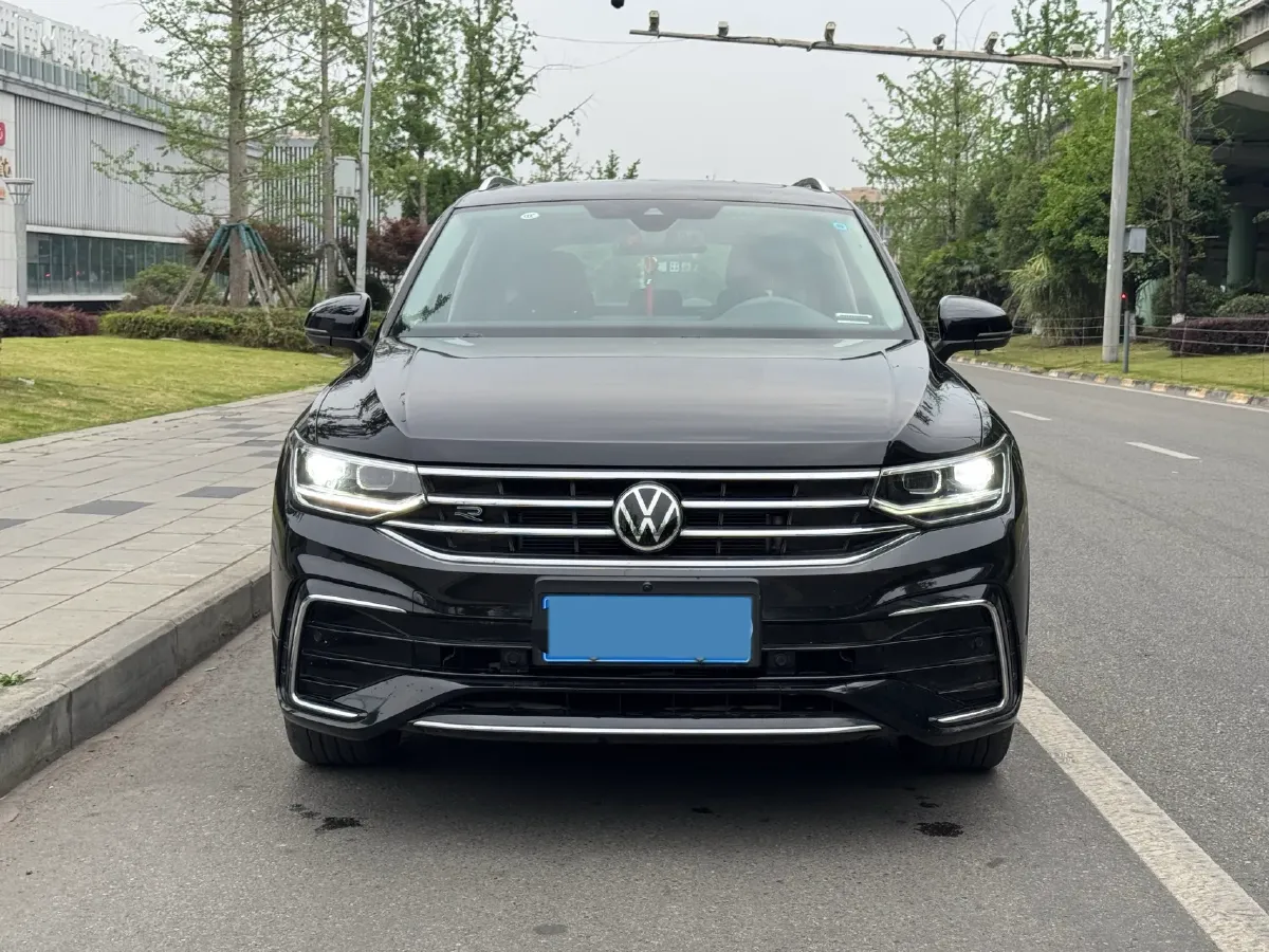 2023 Volkswagen Tiguan L 2.0T 186HP L4 7DCT,autocango,china used car exporter,china ev exporter,chinese used car exporter,chinese used ev exporter