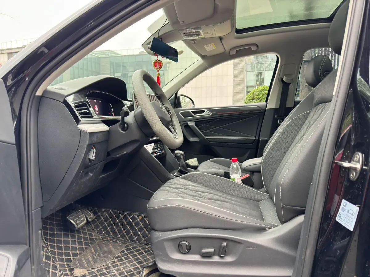 2023 Volkswagen Tiguan L 2.0T 186HP L4 7DCT,autocango,china used car exporter,china ev exporter,chinese used car exporter,chinese used ev exporter