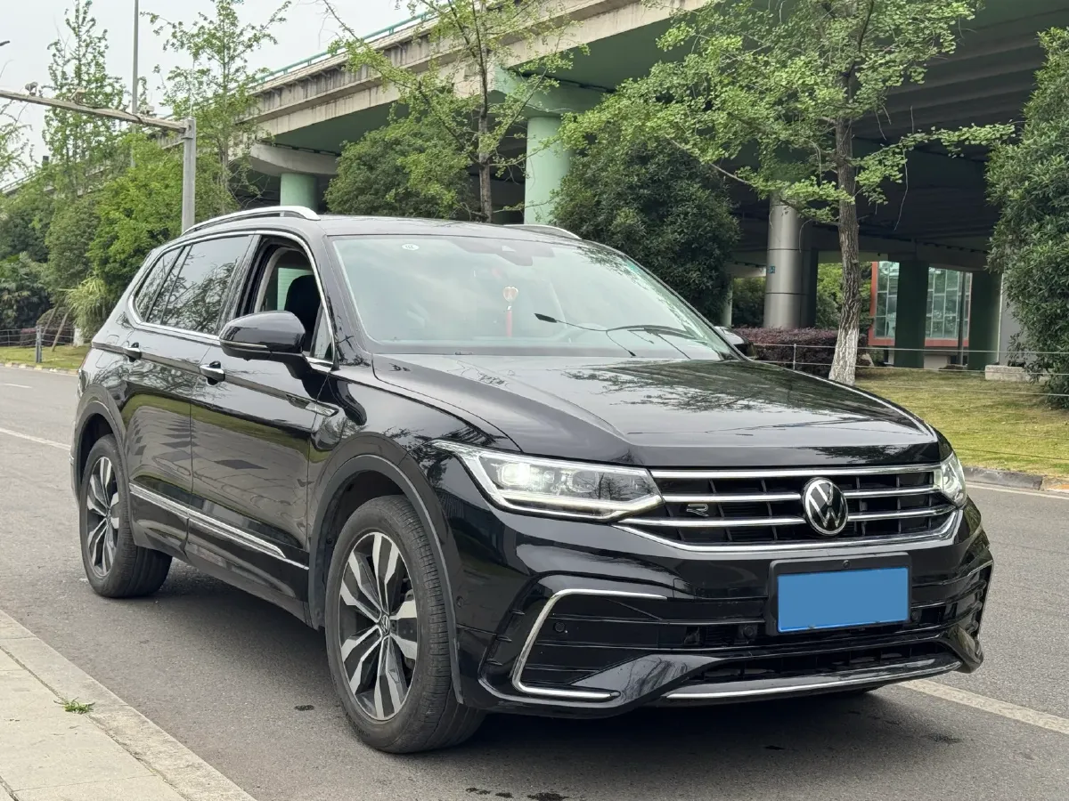 2023 Volkswagen Tiguan L 2.0T 186HP L4 7DCT,autocango,china used car exporter,china ev exporter,chinese used car exporter,chinese used ev exporter
