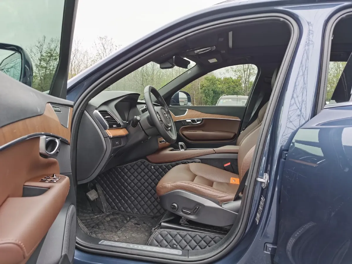 2024 Volvo XC90 2.0T 299HP L4 8AT,autocango,china used car exporter,china ev exporter,chinese used car exporter,chinese used ev exporter