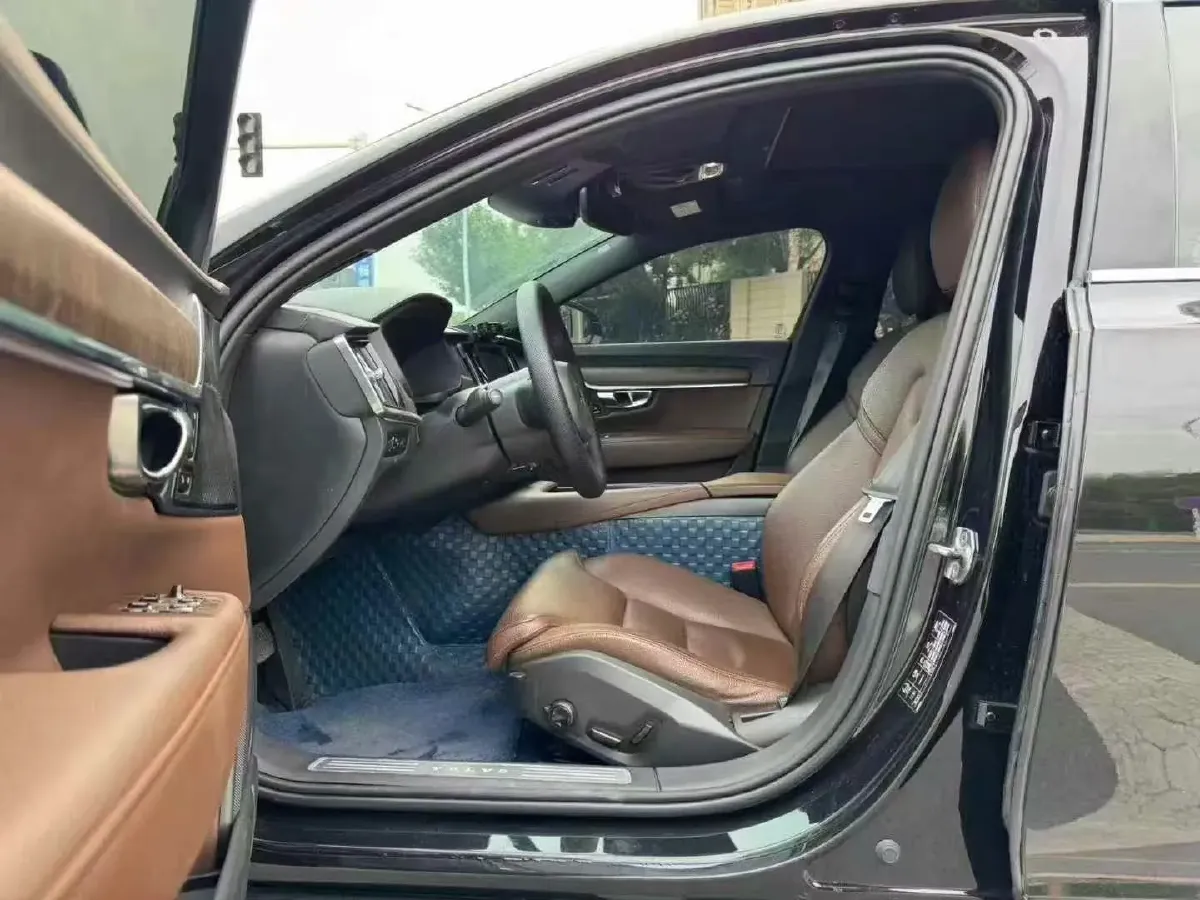 2021 Volvo S90 2.0T 250HP L4 8AT,autocango,china used car exporter,china ev exporter,chinese used car exporter,chinese used ev exporter