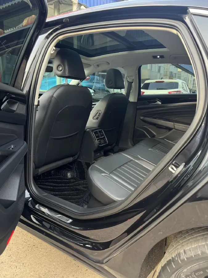 2022 Xpeng P7 BEV 60.2KWH,autocango,china used car exporter,china ev exporter,chinese used car exporter,chinese used ev exporter