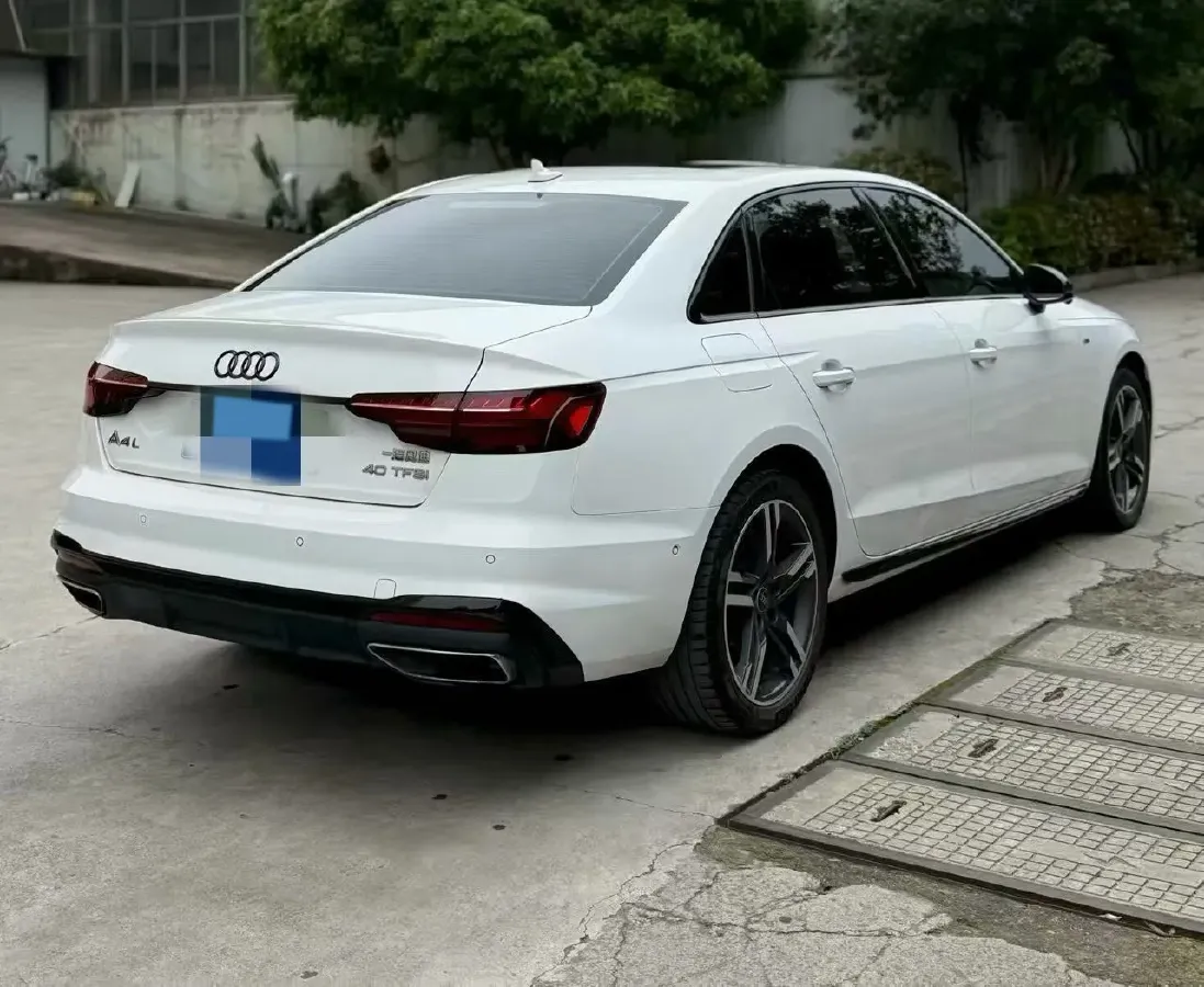 2024 Audi A4L 2.0T 190HP L4 7DCT,autocango,china used car exporter,china ev exporter,chinese used car exporter,chinese used ev exporter