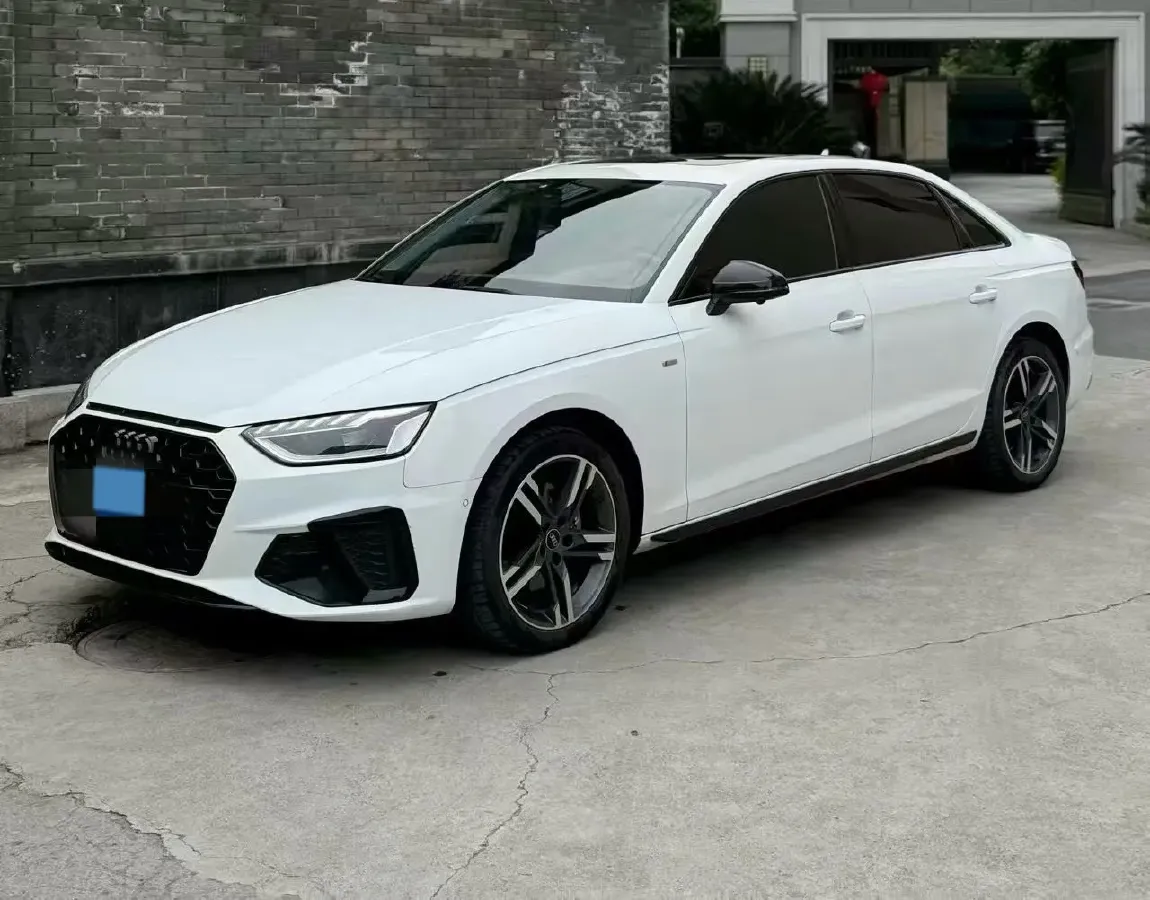 2024 Audi A4L 2.0T 190HP L4 7DCT,autocango,china used car exporter,china ev exporter,chinese used car exporter,chinese used ev exporter