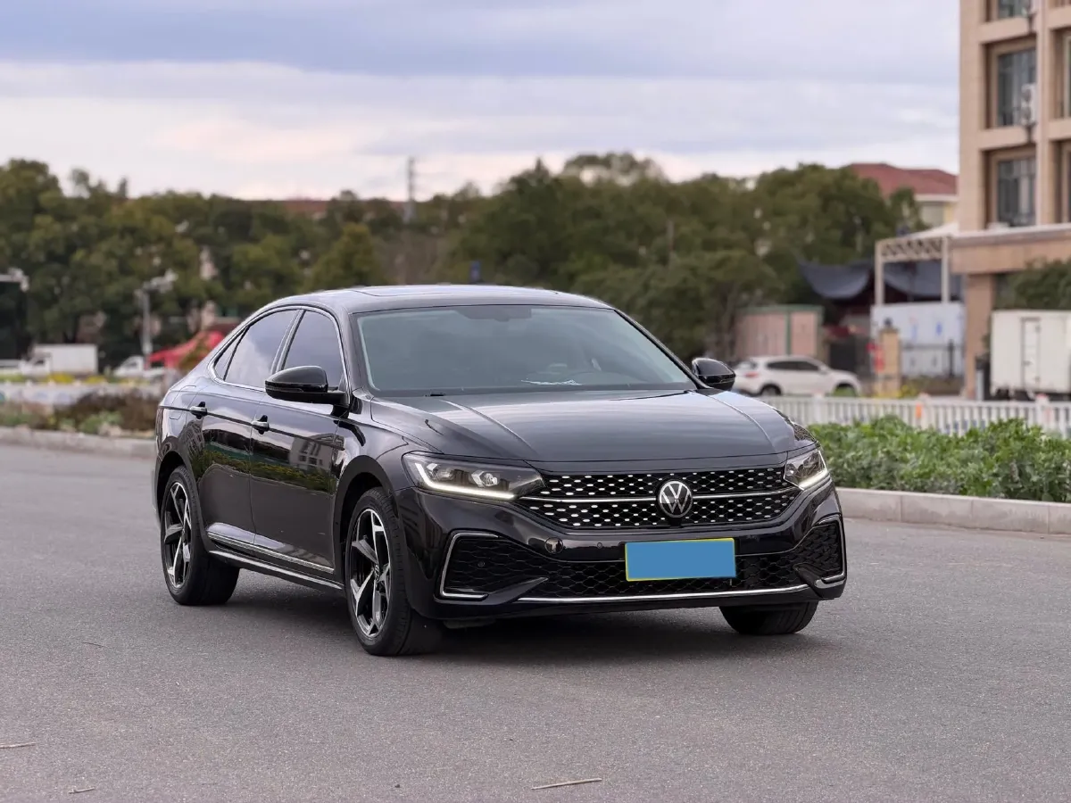 2023 Volkswagen Passat 2.0T 186HP L4 7DCT,autocango,china used car exporter,china ev exporter,chinese used car exporter,chinese used ev exporter