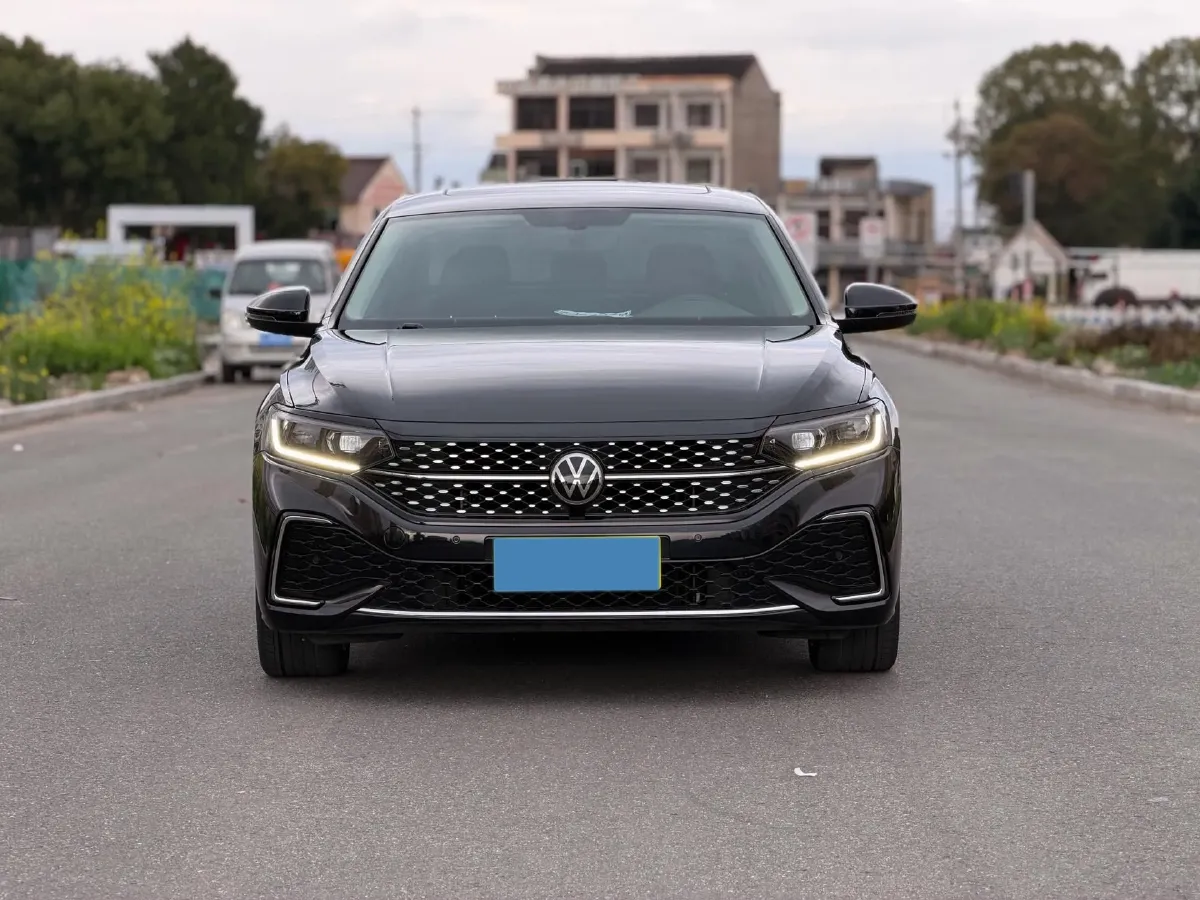 2023 Volkswagen Passat 2.0T 186HP L4 7DCT,autocango,china used car exporter,china ev exporter,chinese used car exporter,chinese used ev exporter