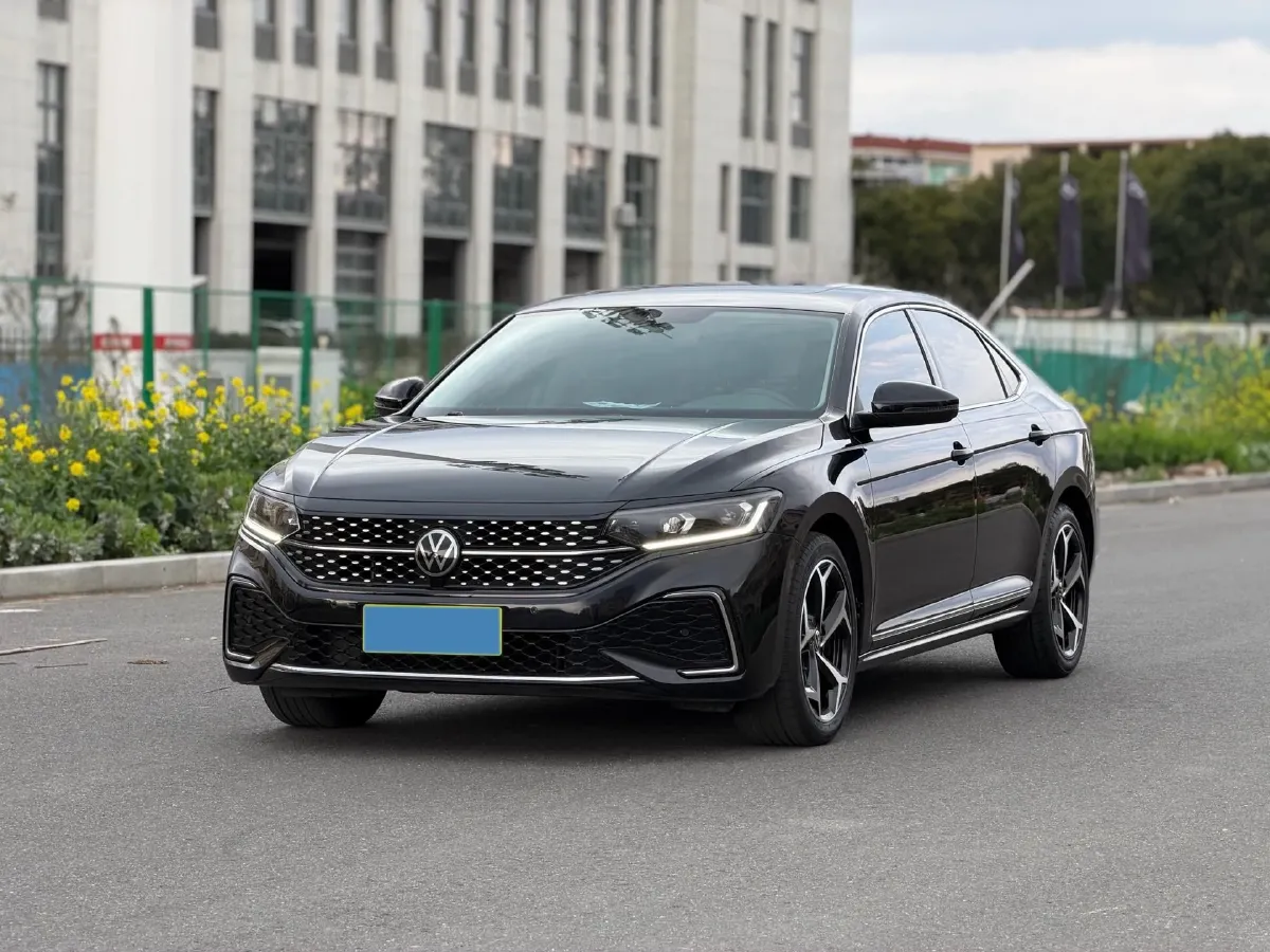 2023 Volkswagen Passat 2.0T 186HP L4 7DCT,autocango,china used car exporter,china ev exporter,chinese used car exporter,chinese used ev exporter