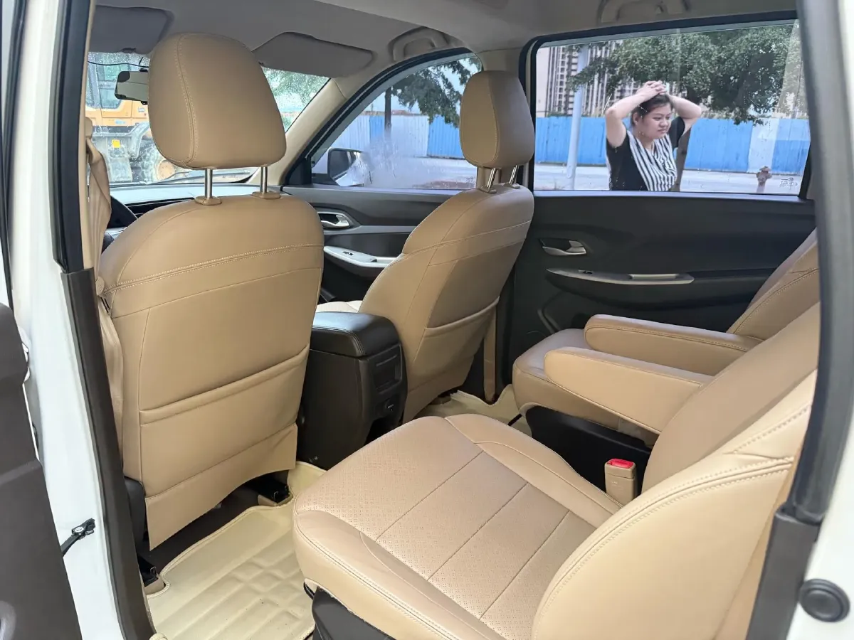 2019 WuLing HongGuang 1.5L 99HP L4 6MT,autocango,china used car exporter,china ev exporter,chinese used car exporter,chinese used ev exporter