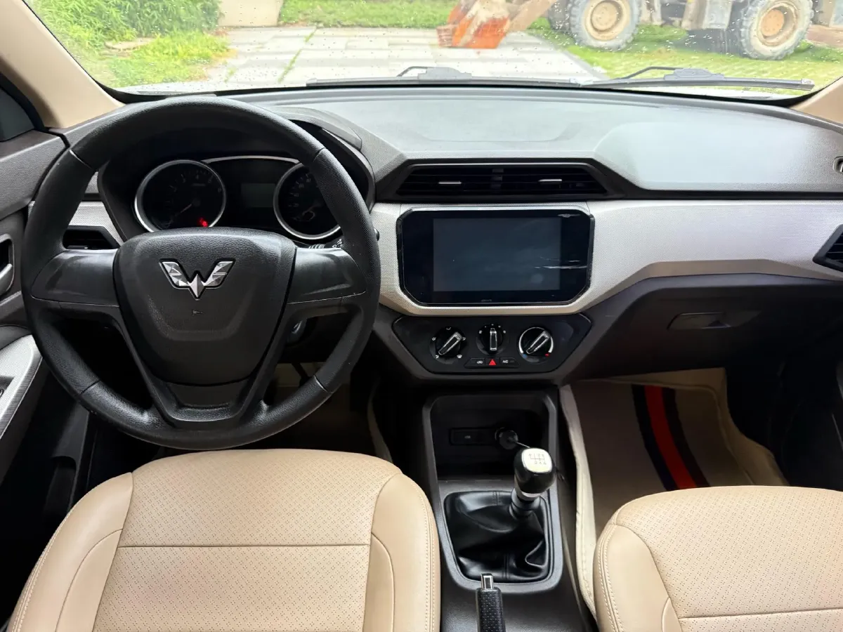 2019 WuLing HongGuang 1.5L 99HP L4 6MT,autocango,china used car exporter,china ev exporter,chinese used car exporter,chinese used ev exporter
