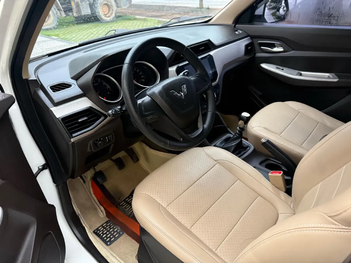 2019 WuLing HongGuang 1.5L 99HP L4 6MT,autocango,china used car exporter,china ev exporter,chinese used car exporter,chinese used ev exporter
