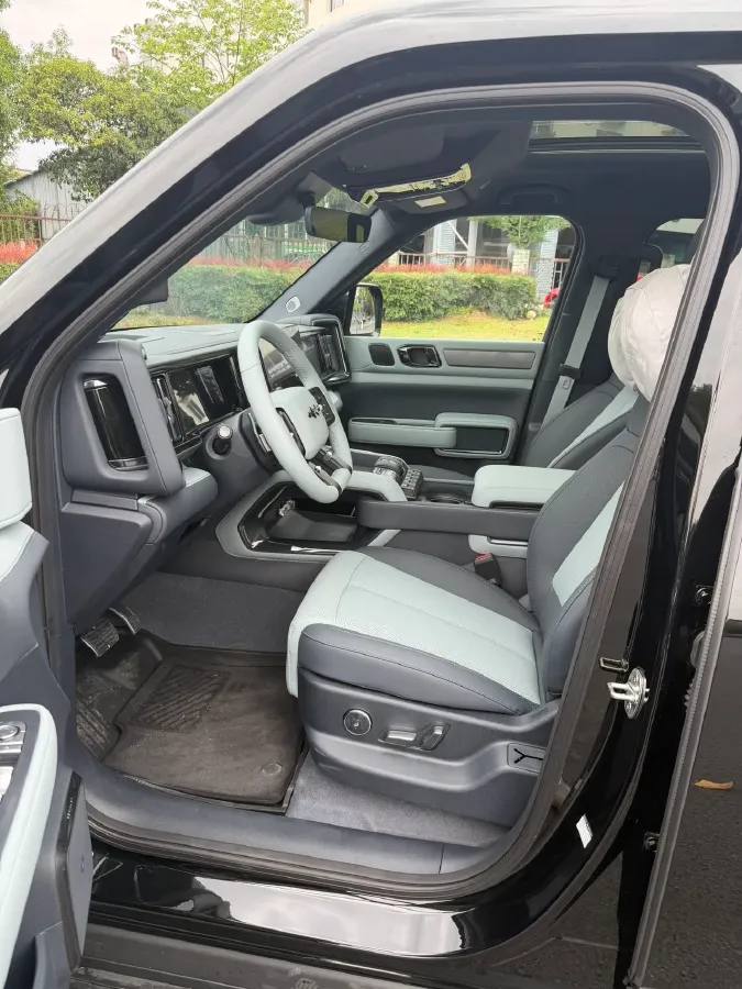 2025 FangChengBao Bao 5 1.5T 194HP L4 E-CVT PHEV,autocango,china used car exporter,china ev exporter,chinese used car exporter,chinese used ev exporter