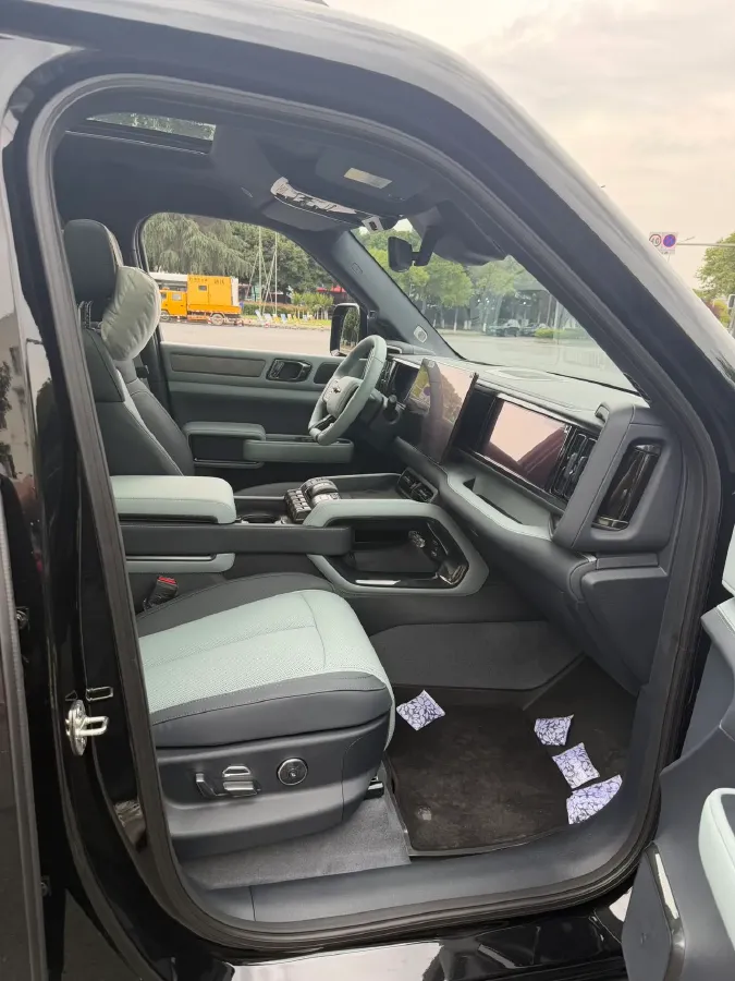 2025 FangChengBao Bao 5 1.5T 194HP L4 E-CVT PHEV,autocango,china used car exporter,china ev exporter,chinese used car exporter,chinese used ev exporter
