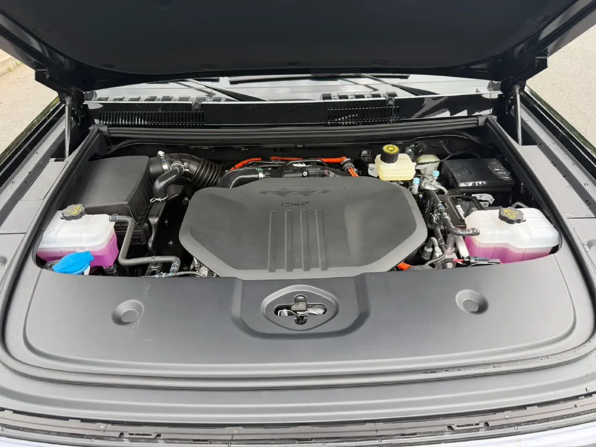 2025 FangChengBao Bao 5 1.5T 194HP L4 E-CVT PHEV,autocango,china used car exporter,china ev exporter,chinese used car exporter,chinese used ev exporter