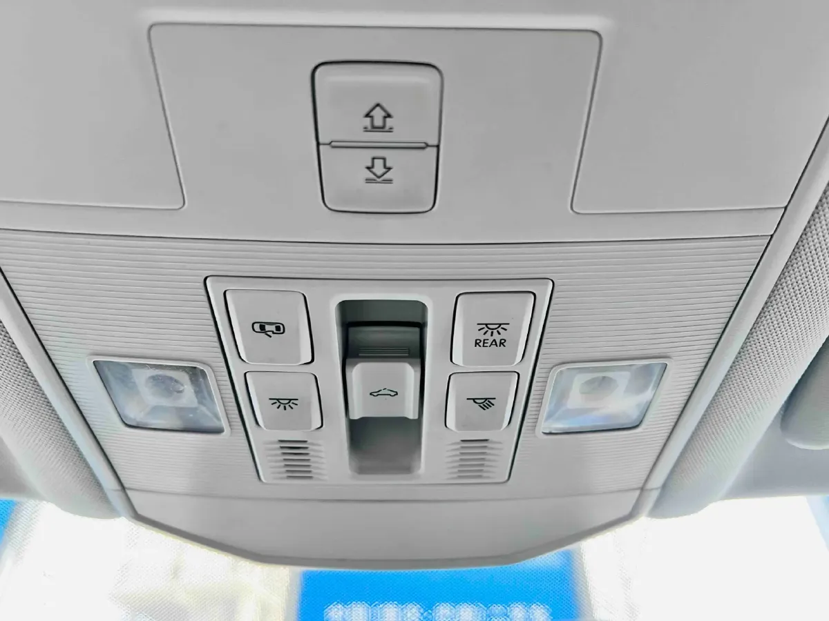 2022 Volkswagen T-Roc 1.4T 150HP L4 7DCT,autocango,china used car exporter,china ev exporter,chinese used car exporter,chinese used ev exporter