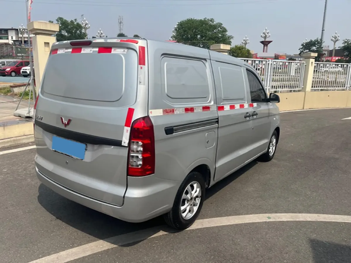 2019 WuLing HongGuang V 1.5L 99HP L4 6MT,autocango,china used car exporter,china ev exporter,chinese used car exporter,chinese used ev exporter