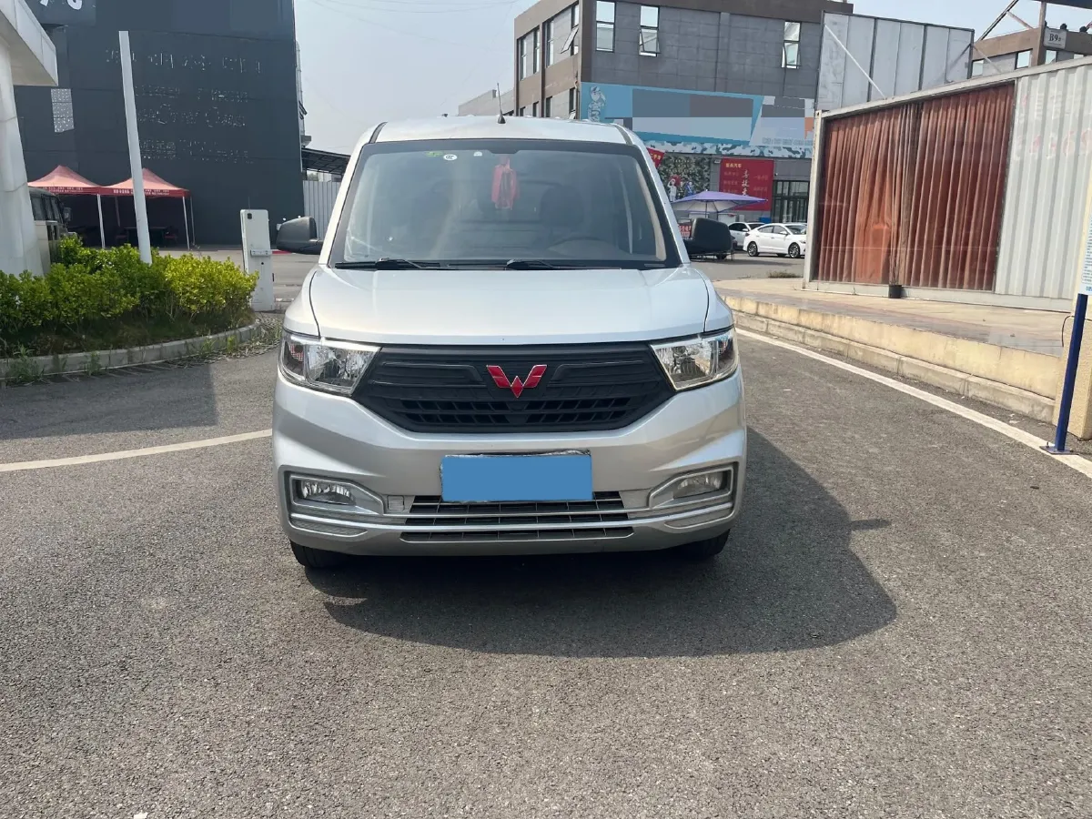2019 WuLing HongGuang V 1.5L 99HP L4 6MT,autocango,china used car exporter,china ev exporter,chinese used car exporter,chinese used ev exporter