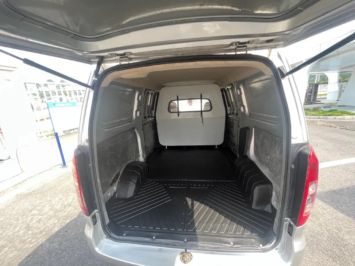 2019 WuLing HongGuang V 1.5L 99HP L4 6MT,autocango,china used car exporter,china ev exporter,chinese used car exporter,chinese used ev exporter
