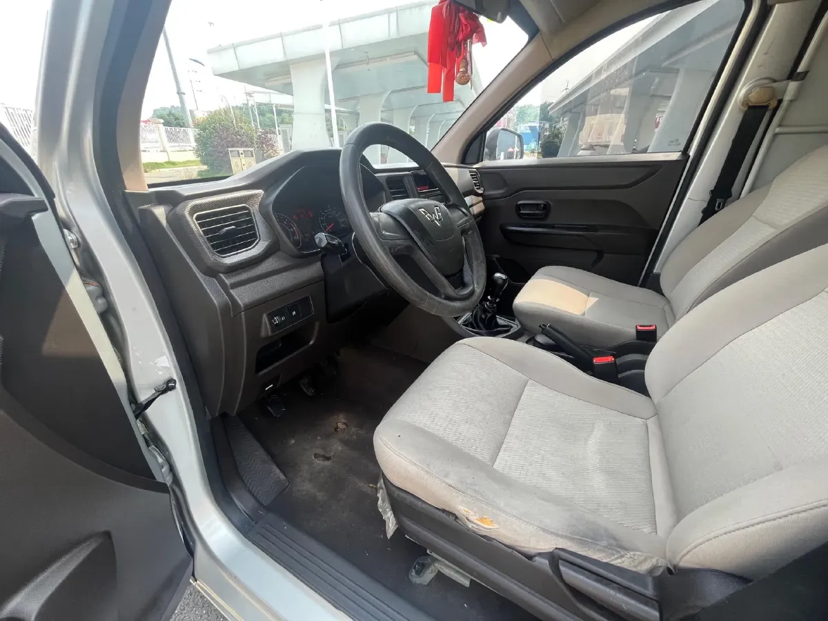 2019 WuLing HongGuang V 1.5L 99HP L4 6MT,autocango,china used car exporter,china ev exporter,chinese used car exporter,chinese used ev exporter