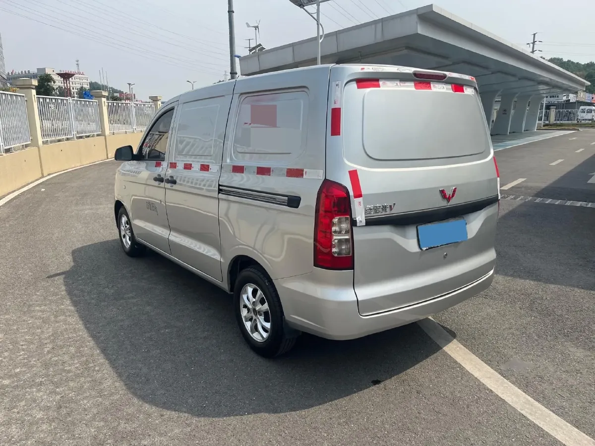 2019 WuLing HongGuang V 1.5L 99HP L4 6MT,autocango,china used car exporter,china ev exporter,chinese used car exporter,chinese used ev exporter