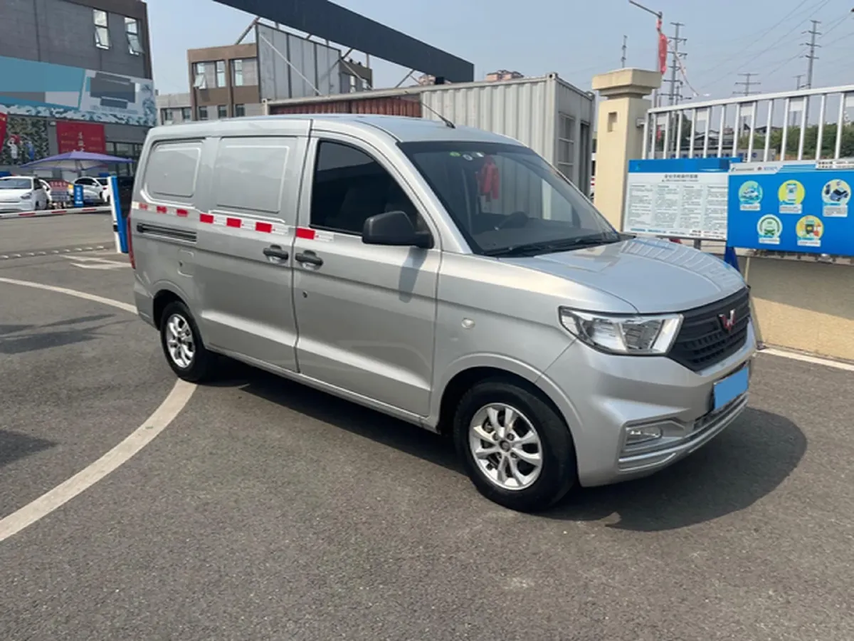2019 WuLing HongGuang V 1.5L 99HP L4 6MT,autocango,china used car exporter,china ev exporter,chinese used car exporter,chinese used ev exporter