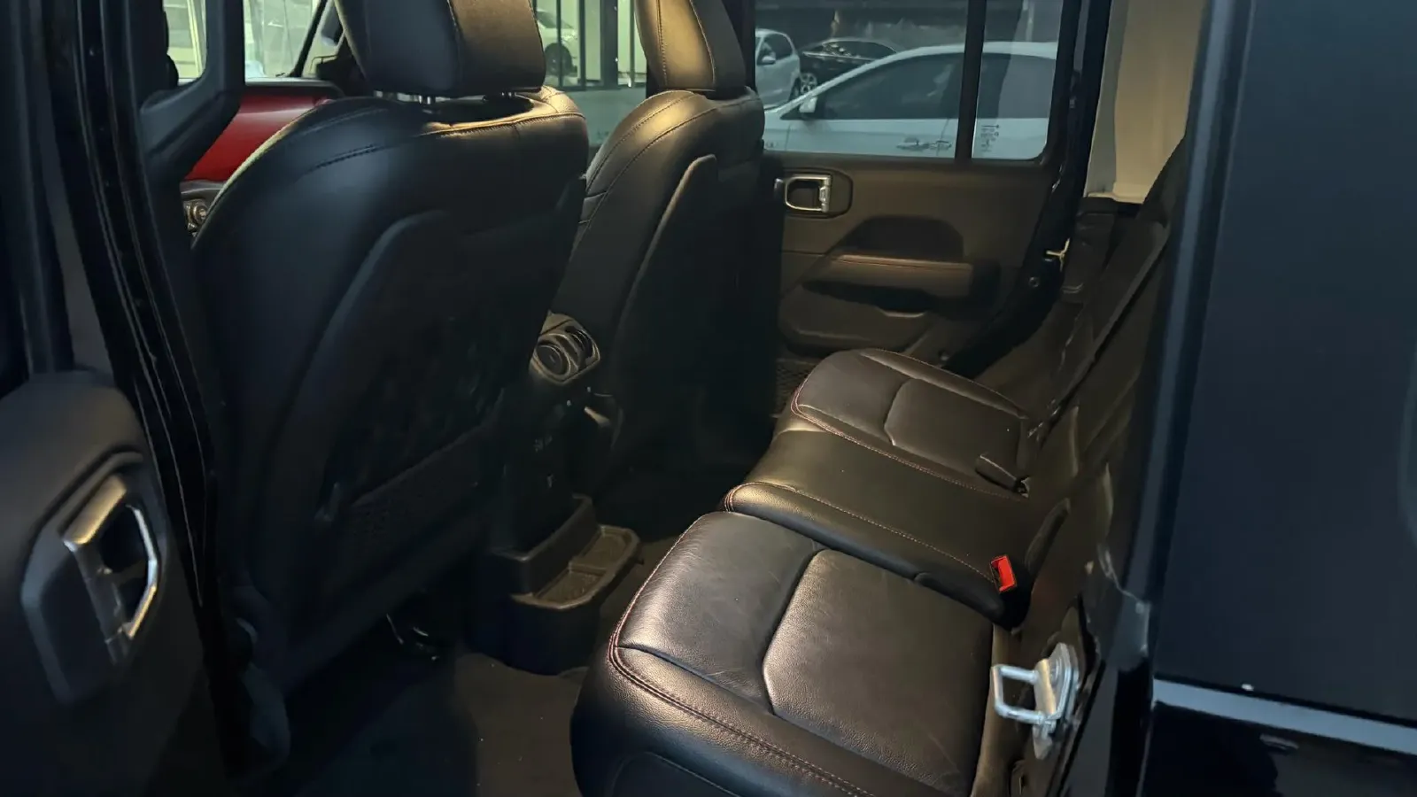 2021 Jeep Wrangler 2.0T 266HP L4 8AT,autocango,china used car exporter,china ev exporter,chinese used car exporter,chinese used ev exporter