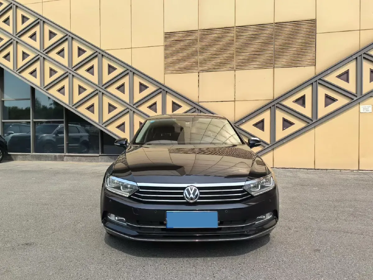 2018 Volkswagen Magotan 1.8T 180HP L4 7DCT,autocango,china used car exporter,china ev exporter,chinese used car exporter,chinese used ev exporter