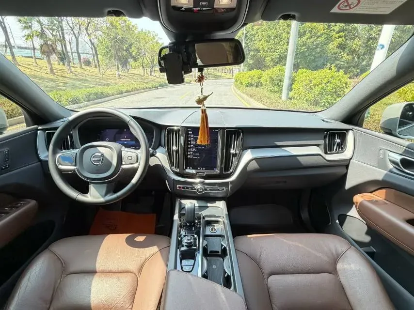 2023 Volvo XC60 2.0T 250HP L4 8AT,autocango,china used car exporter,china ev exporter,chinese used car exporter,chinese used ev exporter