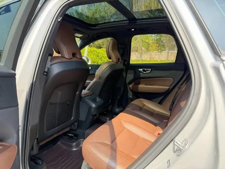 2023 Volvo XC60 2.0T 250HP L4 8AT,autocango,china used car exporter,china ev exporter,chinese used car exporter,chinese used ev exporter