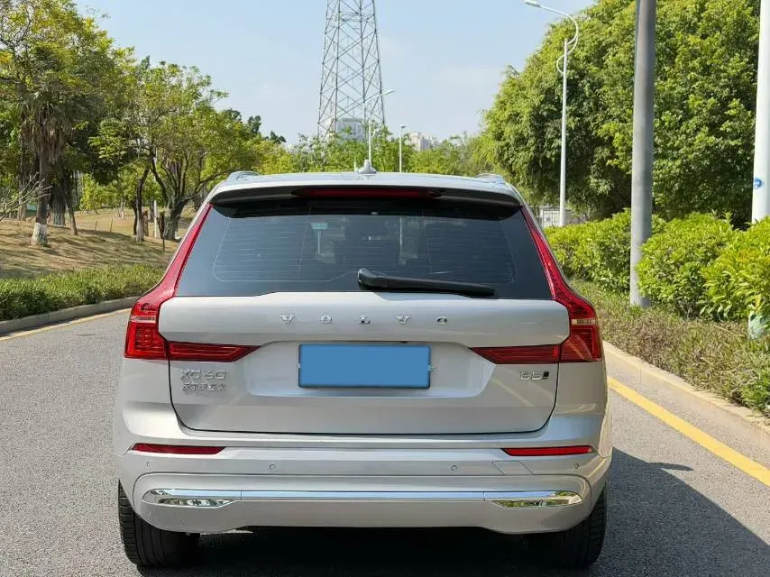 2023 Volvo XC60 2.0T 250HP L4 8AT,autocango,china used car exporter,china ev exporter,chinese used car exporter,chinese used ev exporter