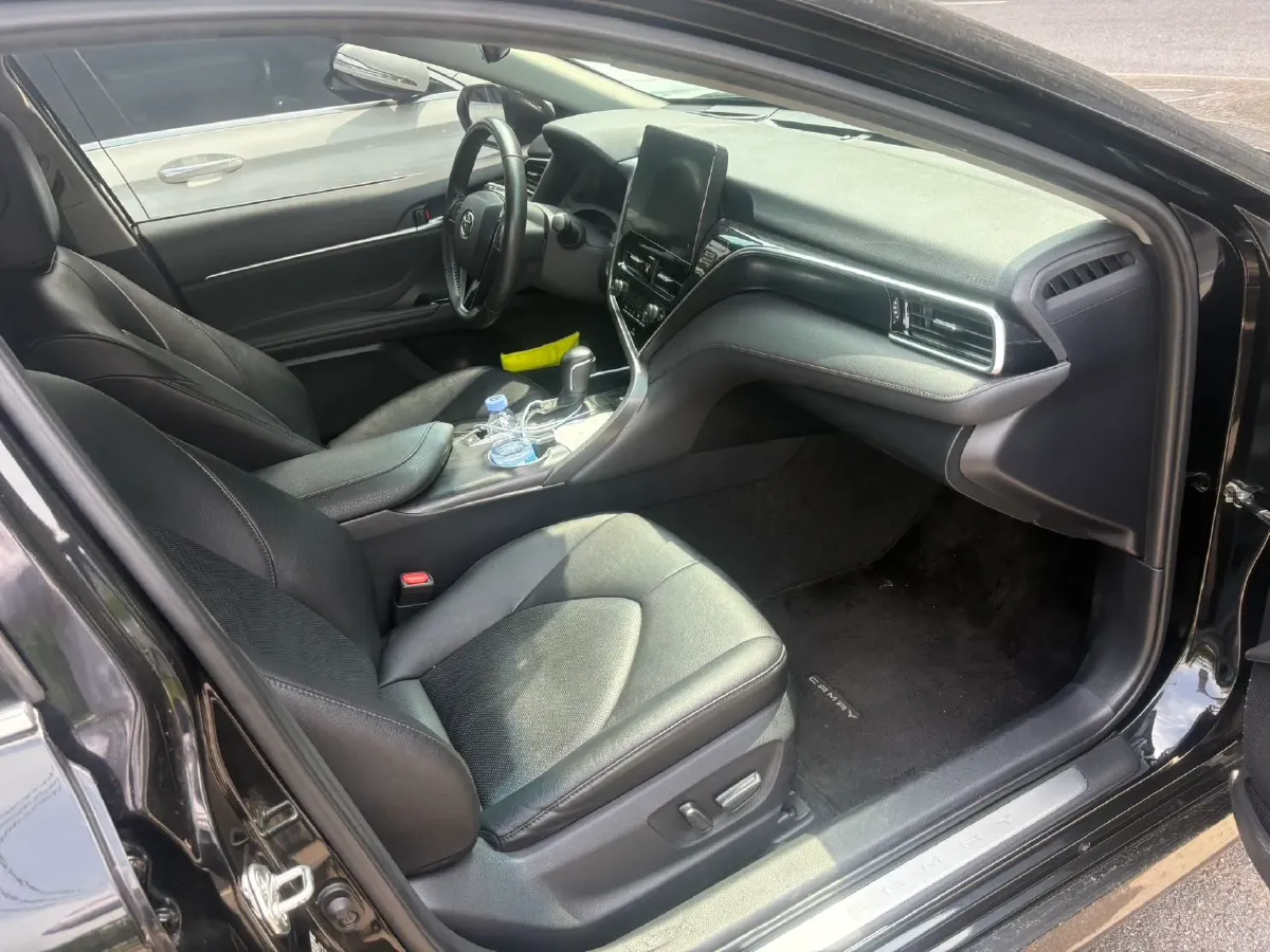 2021 Toyota Camry 2.5L 209HP L4 8AT,autocango,china used car exporter,china ev exporter,chinese used car exporter,chinese used ev exporter