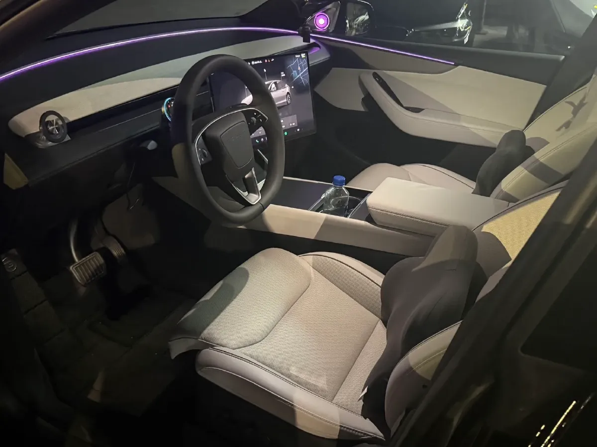 2025 Tesla Model Y L BEV,autocango,china used car exporter,china ev exporter,chinese used car exporter,chinese used ev exporter