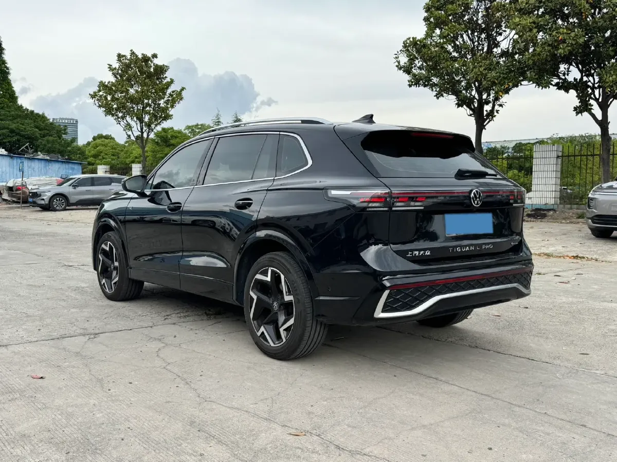 2024 Volkswagen Tiguan L 2.0T 220HP L4 7DCT,autocango,china used car exporter,china ev exporter,chinese used car exporter,chinese used ev exporter
