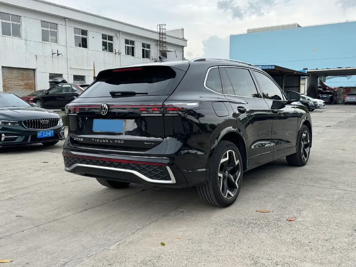 2024 Volkswagen Tiguan L 2.0T 220HP L4 7DCT,autocango,china used car exporter,china ev exporter,chinese used car exporter,chinese used ev exporter