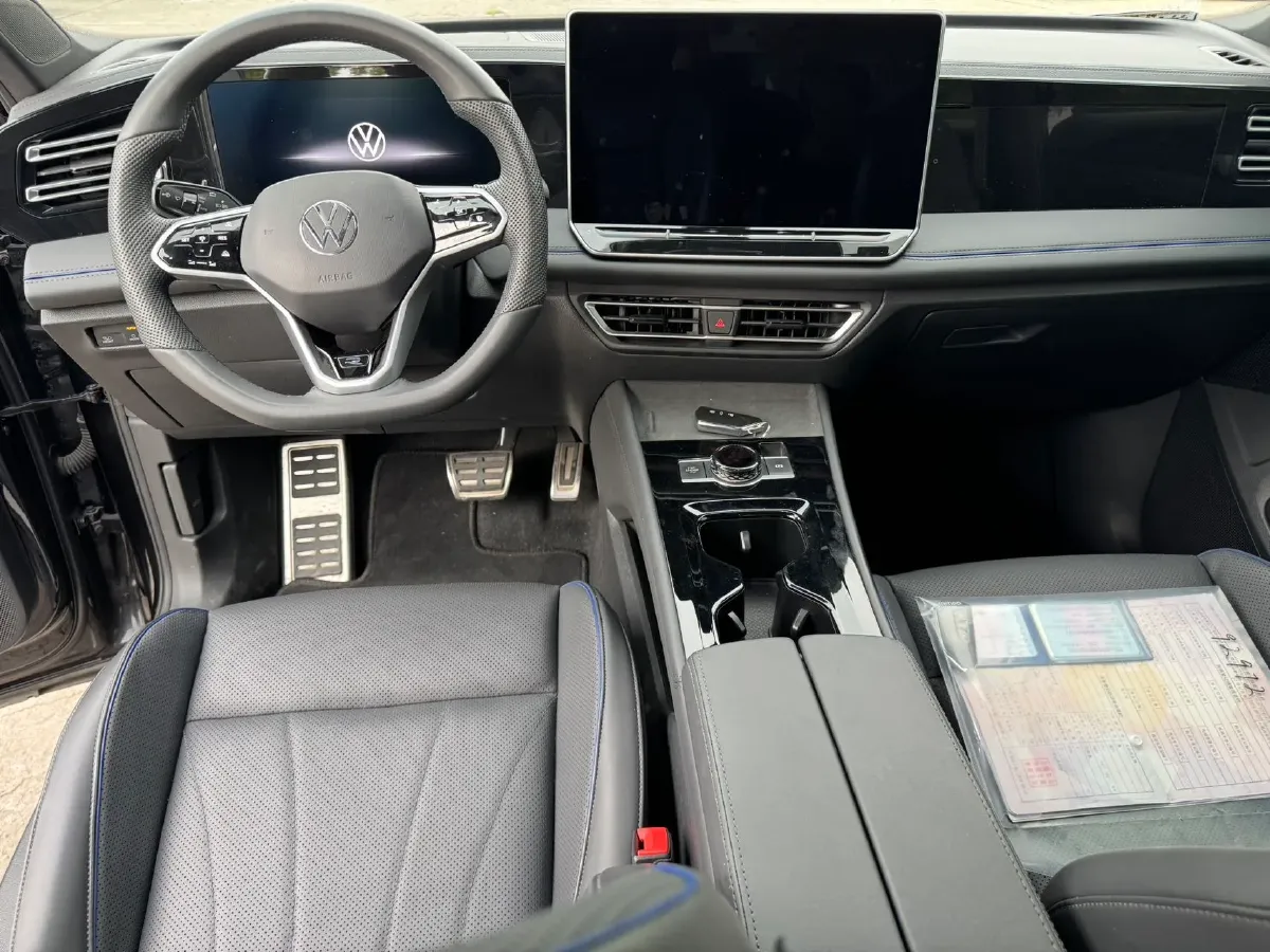 2024 Volkswagen Tiguan L 2.0T 220HP L4 7DCT,autocango,china used car exporter,china ev exporter,chinese used car exporter,chinese used ev exporter