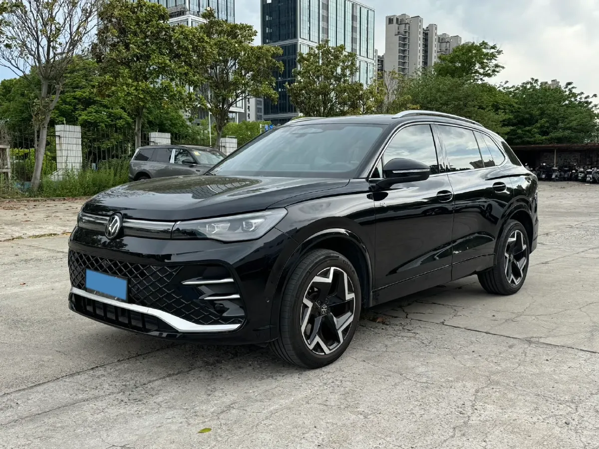 2024 Volkswagen Tiguan L 2.0T 220HP L4 7DCT,autocango,china used car exporter,china ev exporter,chinese used car exporter,chinese used ev exporter