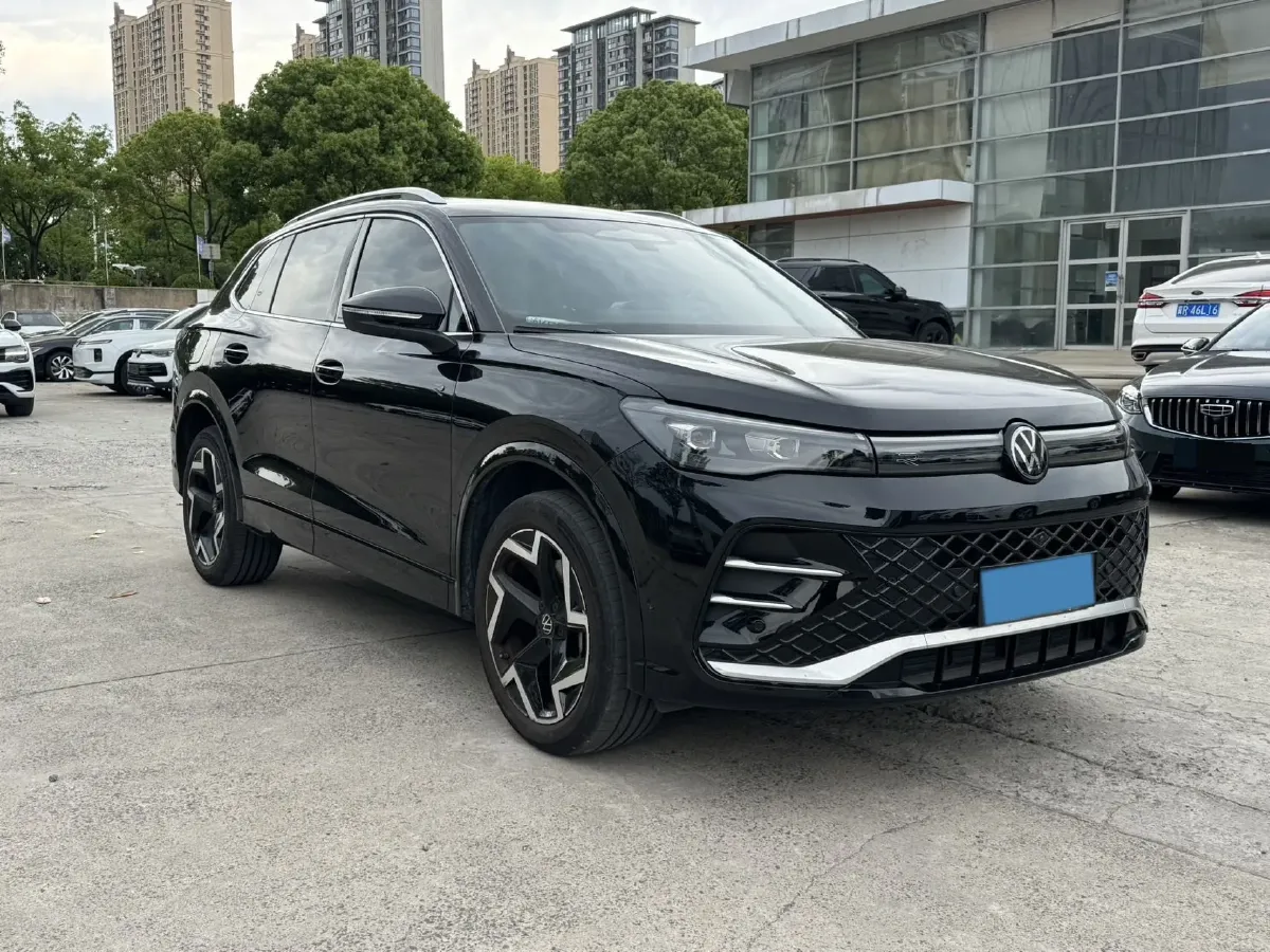 2024 Volkswagen Tiguan L 2.0T 220HP L4 7DCT,autocango,china used car exporter,china ev exporter,chinese used car exporter,chinese used ev exporter