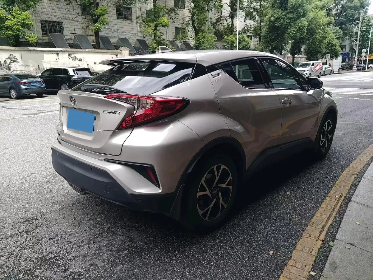 2020 Toyota C-HR 2.0L 171HP L4 CVT,autocango,china used car exporter,china ev exporter,chinese used car exporter,chinese used ev exporter