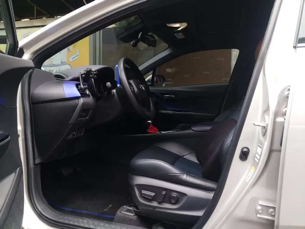 2020 Toyota C-HR 2.0L 171HP L4 CVT,autocango,china used car exporter,china ev exporter,chinese used car exporter,chinese used ev exporter