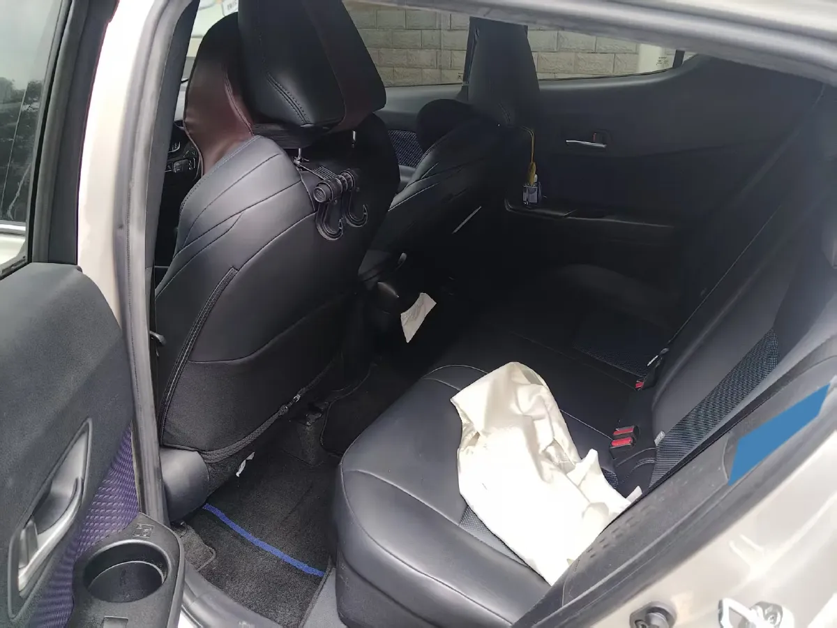 2020 Toyota C-HR 2.0L 171HP L4 CVT,autocango,china used car exporter,china ev exporter,chinese used car exporter,chinese used ev exporter