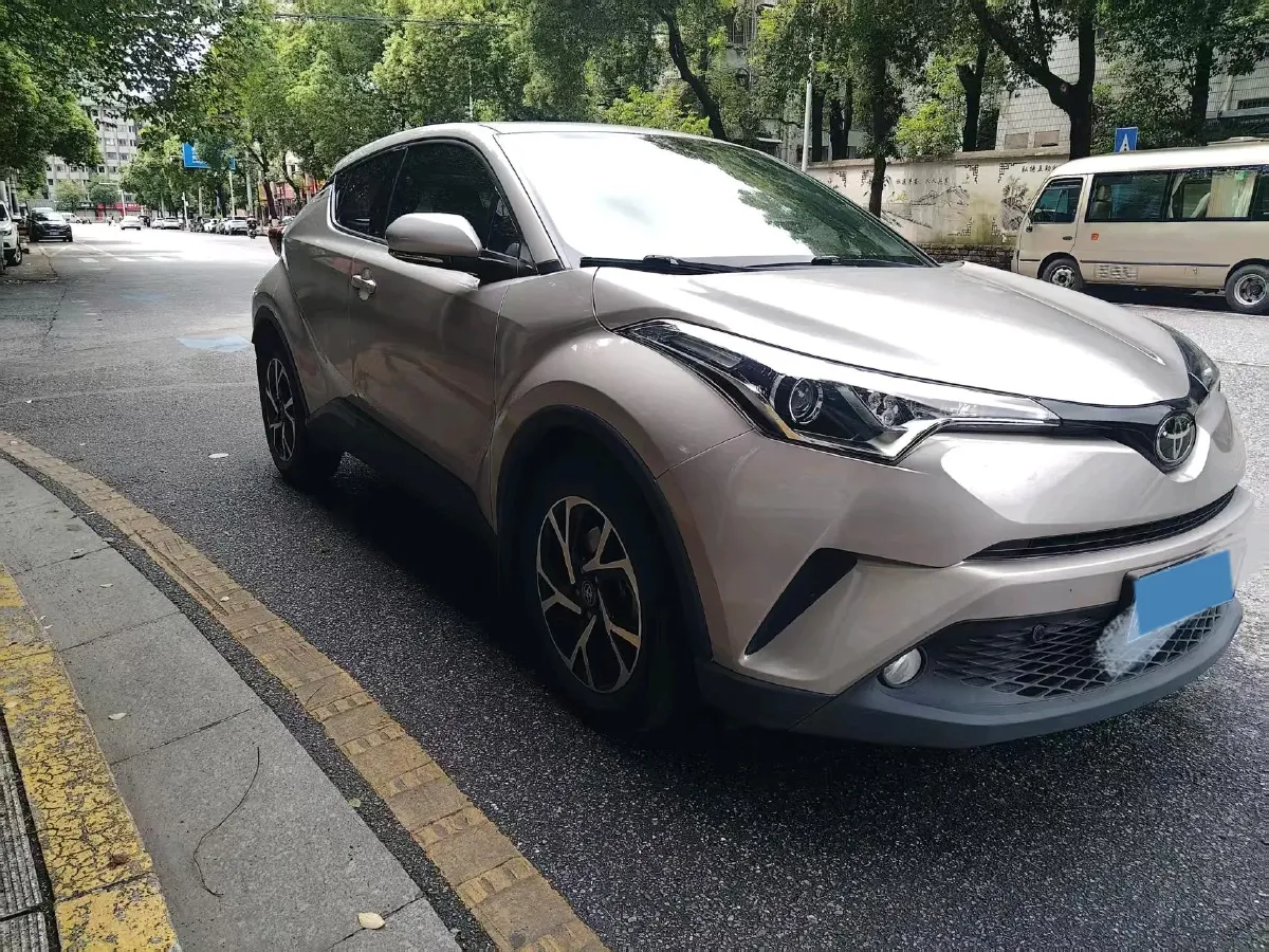 2020 Toyota C-HR 2.0L 171HP L4 CVT,autocango,china used car exporter,china ev exporter,chinese used car exporter,chinese used ev exporter