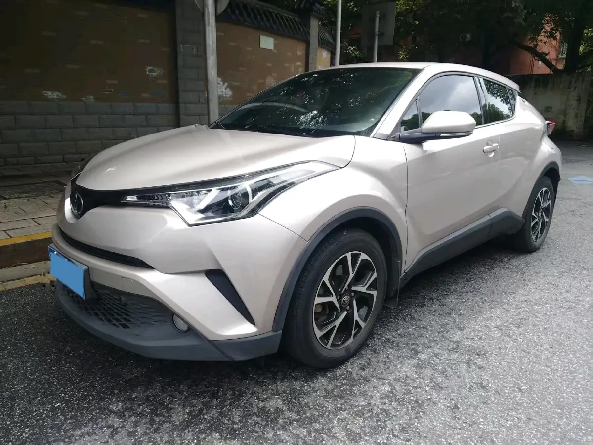 2020 Toyota C-HR 2.0L 171HP L4 CVT,autocango,china used car exporter,china ev exporter,chinese used car exporter,chinese used ev exporter