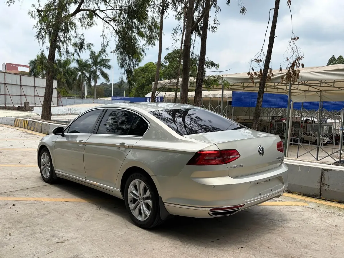 2018 Volkswagen Magotan 1.8T 180HP L4 7DCT,autocango,china used car exporter,china ev exporter,chinese used car exporter,chinese used ev exporter