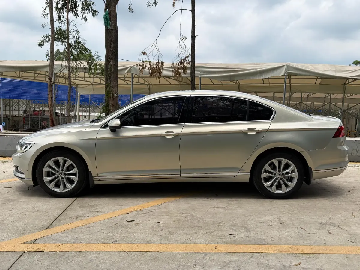 2018 Volkswagen Magotan 1.8T 180HP L4 7DCT,autocango,china used car exporter,china ev exporter,chinese used car exporter,chinese used ev exporter