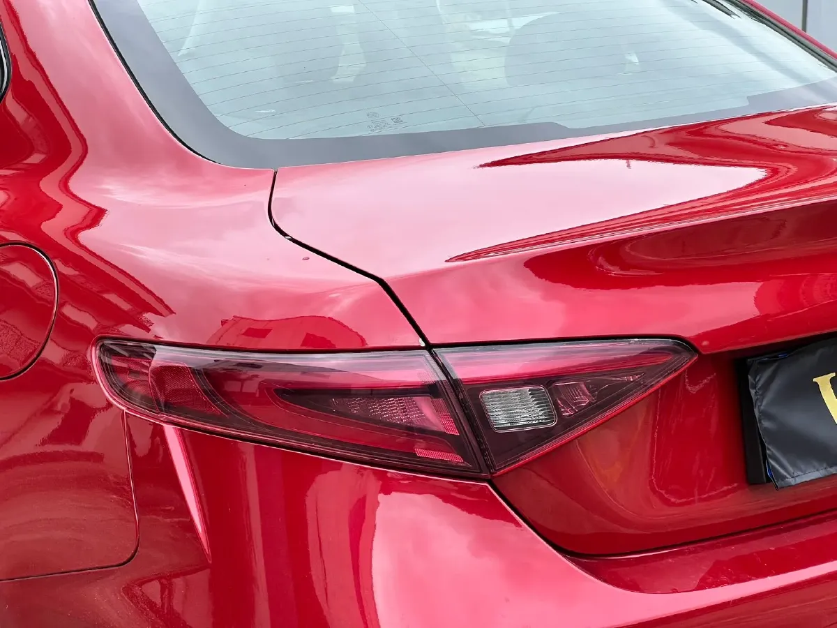 2017 Alfa Romeo Giulia 2.0T 280HP L4 8AT,autocango,china used car exporter,china ev exporter,chinese used car exporter,chinese used ev exporter
