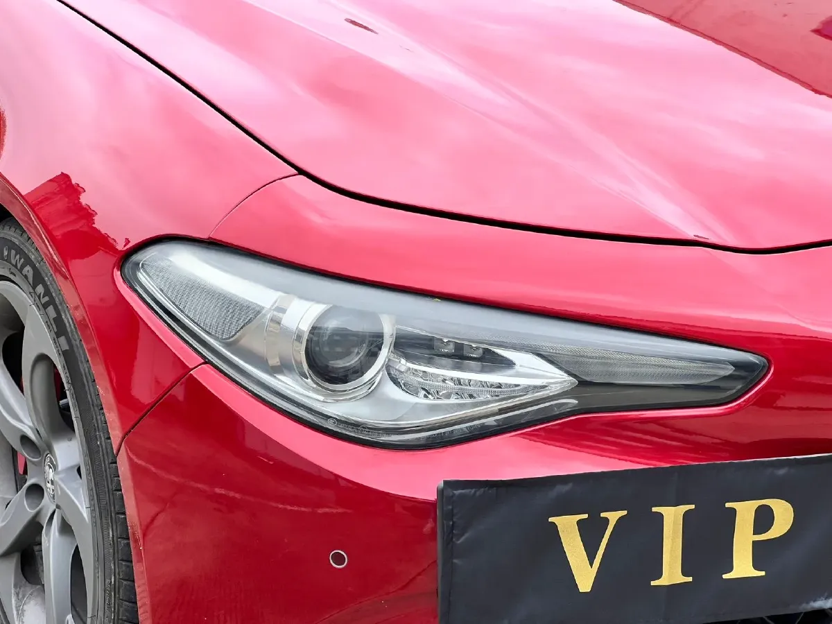 2017 Alfa Romeo Giulia 2.0T 280HP L4 8AT,autocango,china used car exporter,china ev exporter,chinese used car exporter,chinese used ev exporter