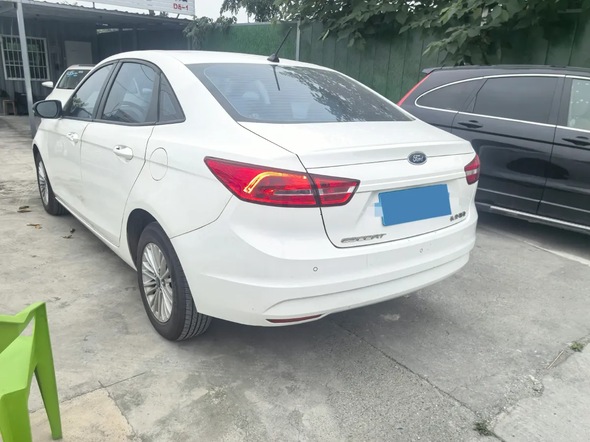 2017 Ford Escort 1.5L 113HP L4 6AT,autocango,china used car exporter,china ev exporter,chinese used car exporter,chinese used ev exporter