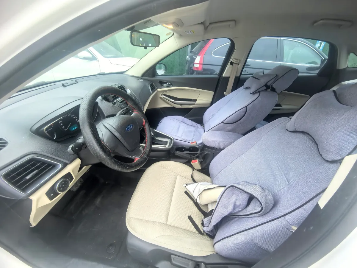 2017 Ford Escort 1.5L 113HP L4 6AT,autocango,china used car exporter,china ev exporter,chinese used car exporter,chinese used ev exporter