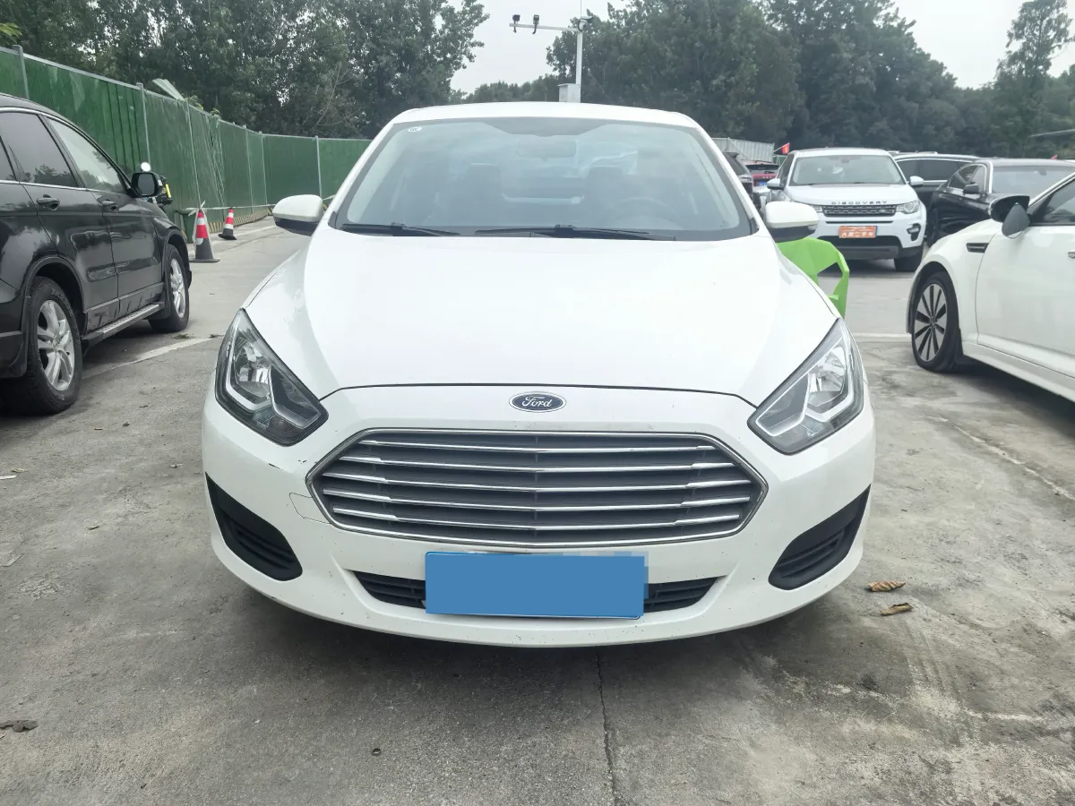 2017 Ford Escort 1.5L 113HP L4 6AT,autocango,china used car exporter,china ev exporter,chinese used car exporter,chinese used ev exporter