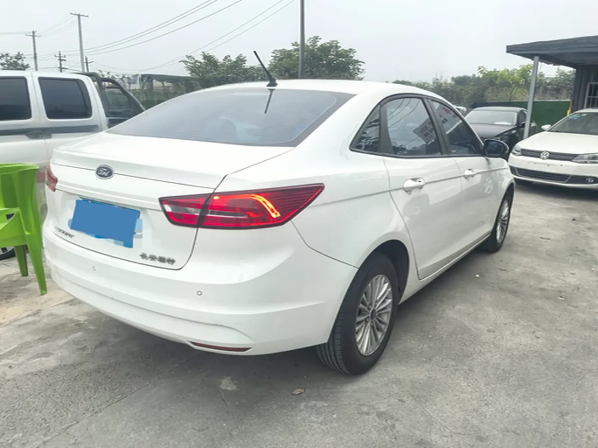 2017 Ford Escort 1.5L 113HP L4 6AT,autocango,china used car exporter,china ev exporter,chinese used car exporter,chinese used ev exporter